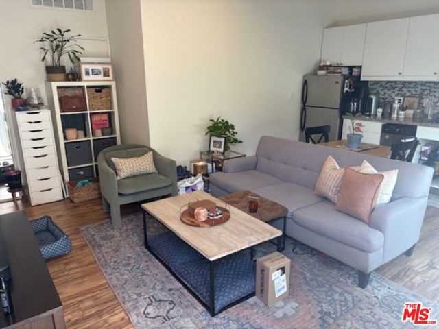 3842 College Avenue, Culver City CA: https://media.crmls.org/mediaz/091d714e-6f3b-46a7-bfa4-6e86bdd96c3e.jpg