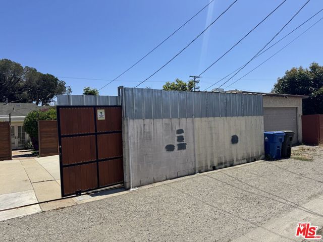 11533 National Boulevard, Los Angeles CA: https://media.crmls.org/mediaz/091d74f2-4dbb-4eee-9882-2151a2a9e5a7.jpg