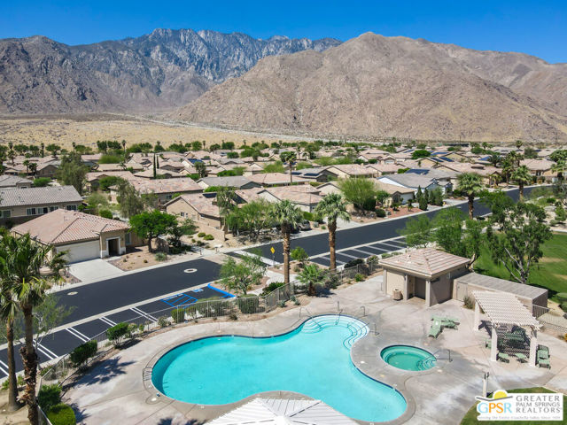 1238 Vista Sol, Palm Springs CA: https://media.crmls.org/mediaz/091e2080-24c2-4309-a43e-610aa6cb7452.jpg