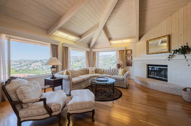 15847 Pleasant Valley Lane, Salinas CA: https://media.crmls.org/mediaz/091e8d9c-a6cf-4c03-a856-0e16c78480b1.jpg