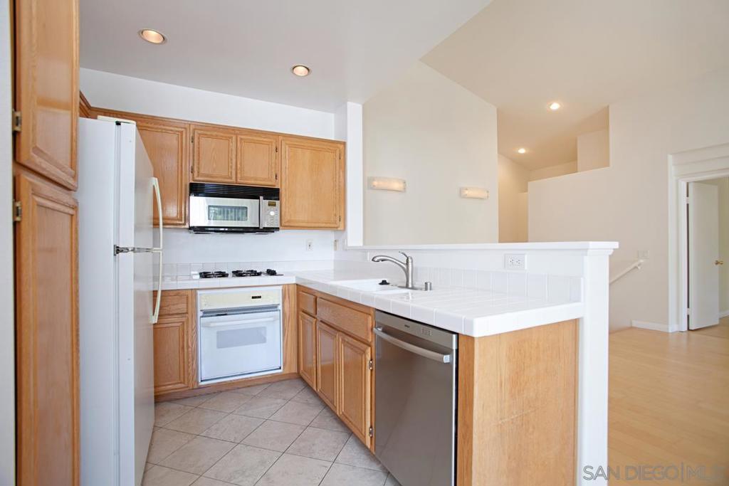 5558 Renaissance Ave - photo 10