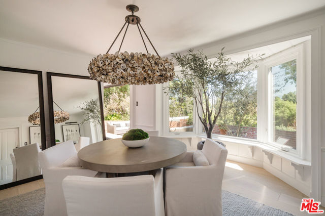 3100 Coldwater Canyon Avenue, Studio City CA: https://media.crmls.org/mediaz/091f8290-e290-4851-ba1c-88ae2d894dbb.jpg