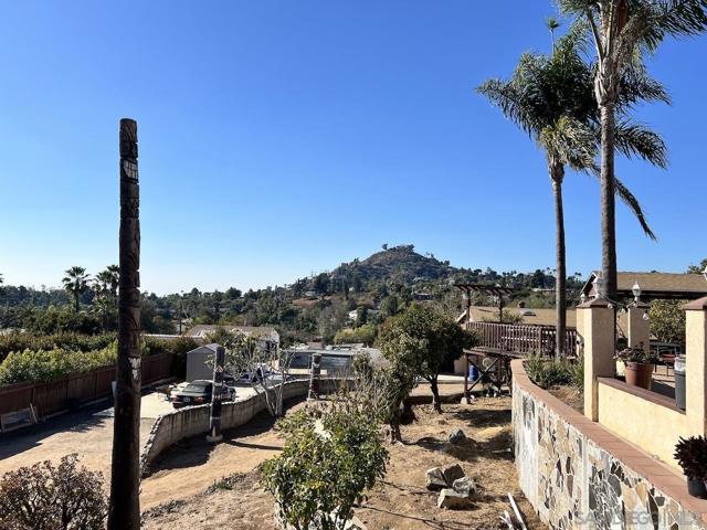 4816 Redondo Dr, La Mesa CA: https://media.crmls.org/mediaz/091f8358-103a-4f19-af3d-eb68911e9e1c.jpg