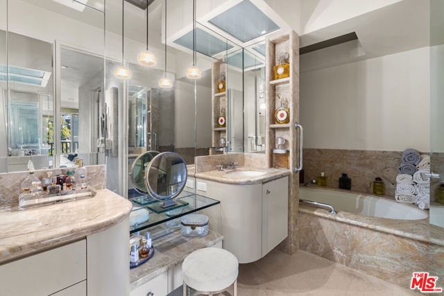 9255 Doheny Road, West Hollywood CA: https://media.crmls.org/mediaz/091faab7-a4bb-452e-830e-91abcac79acf.jpg