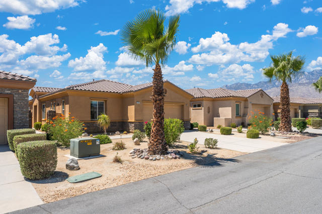 67437 S Chimayo Drive, Cathedral City CA: https://media.crmls.org/mediaz/091fe95c-3cea-4de9-a308-86e18869bbe9.jpg