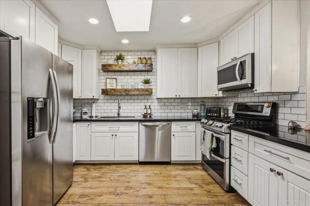 Detail Gallery Image 15 of 64 For 258 Vista Grande, Escondido,  CA 92025 - 3 Beds | 2 Baths