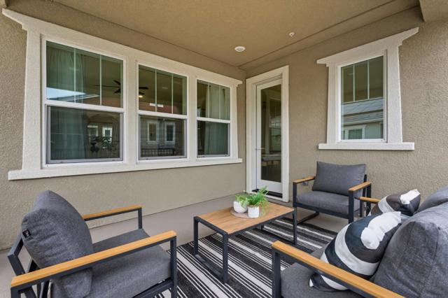 20202 Argento Loop, San Ramon CA: https://media.crmls.org/mediaz/09210f90-d5cb-43b8-bfb6-cf4cdd9063e8.jpg