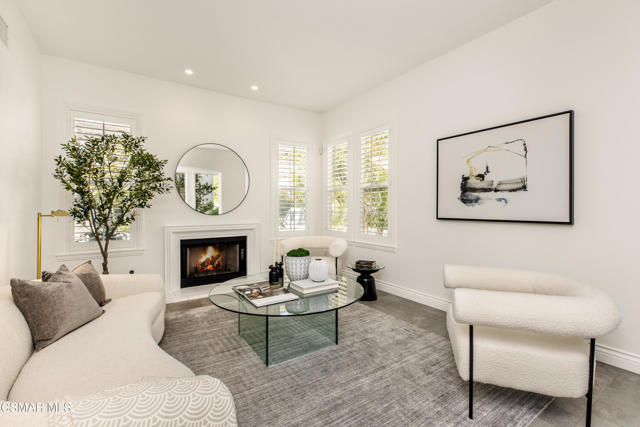 6072 Mandeville Place, Oak Park CA: https://media.crmls.org/mediaz/09215b1f-d5e8-4a17-9e3d-3699a88fe1fc.jpg