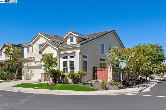 5200 N Forestdale Cir, Dublin CA: https://media.crmls.org/mediaz/0921a6e8-37f1-49a5-b80d-f80c6e5fed56.jpg