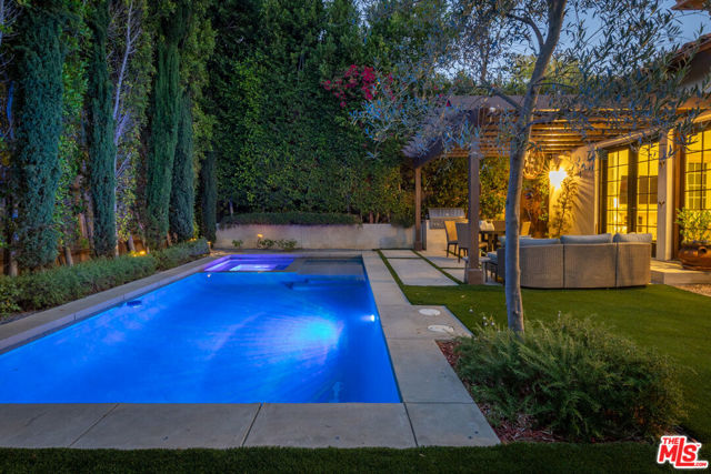 735 N Stanley Avenue, Los Angeles CA: https://media.crmls.org/mediaz/09221ba6-d5c3-4bda-b163-0fa9fffeab98.jpg