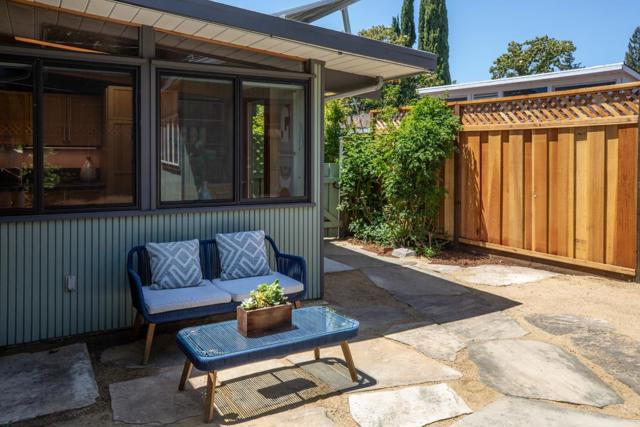 86 Roosevelt Circle, Palo Alto CA: https://media.crmls.org/mediaz/09221d8d-ab24-4b54-aef0-c9d3373cda7d.jpg