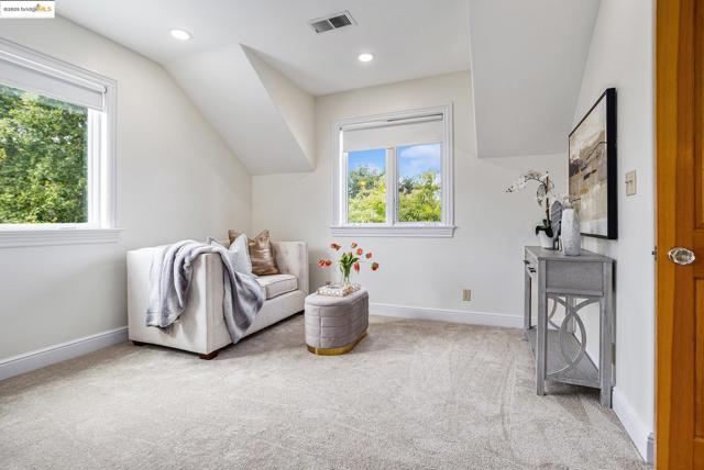 1415 Vancouver Ave, Burlingame CA: https://media.crmls.org/mediaz/092246ed-ac04-48c6-8ce5-865d4588aaba.jpg