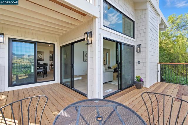 189 Rudgear Drive, Walnut Creek CA: https://media.crmls.org/mediaz/0922cb97-0560-4839-9972-1d631c62f9c5.jpg