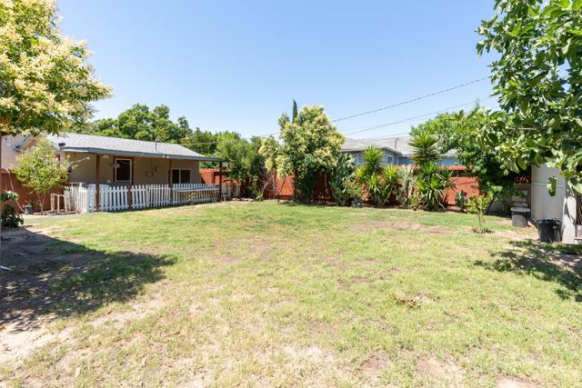1005 W 8th Street, Merced CA: https://media.crmls.org/mediaz/0923b242-9968-4df9-9e08-a5bb7aa0097d.jpg