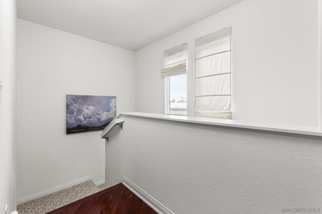 3528 Shoreline Bluff Ln, San Diego CA: https://media.crmls.org/mediaz/0923d4a3-16a2-448a-acb6-fd612836e92b.jpg