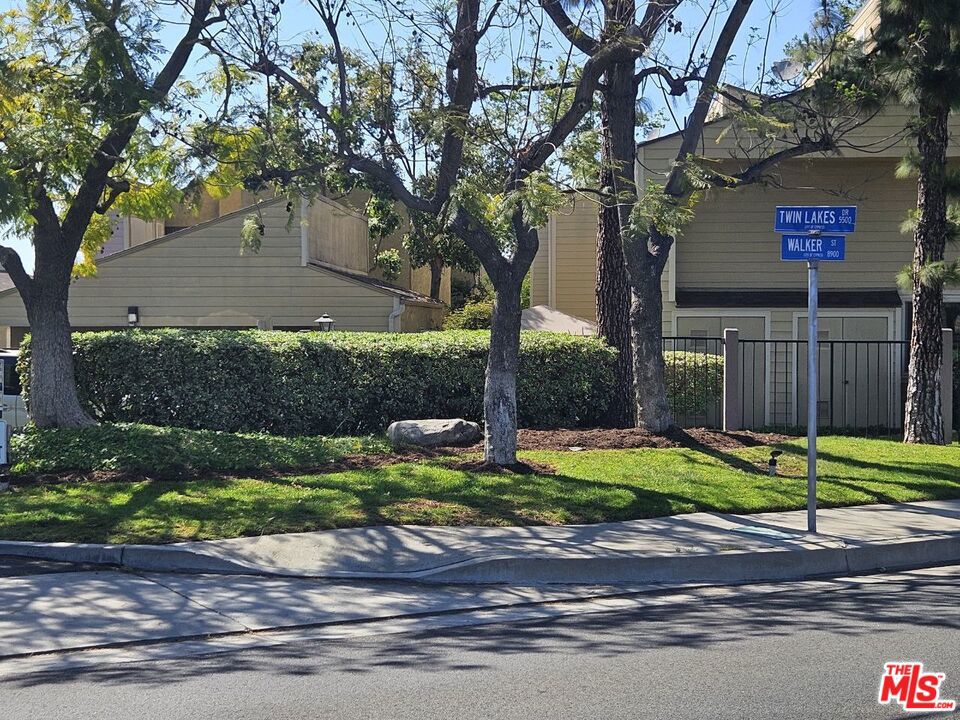 5485 Twin Lakes Drive