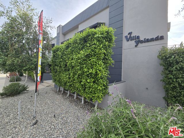 5720 Yolanda Avenue, Tarzana CA: https://media.crmls.org/mediaz/0924d514-cb53-4f96-9955-5120c4a53020.jpg