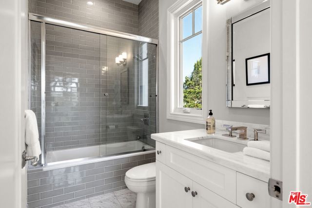 5 Bed Home for Sale in Los Angeles, California