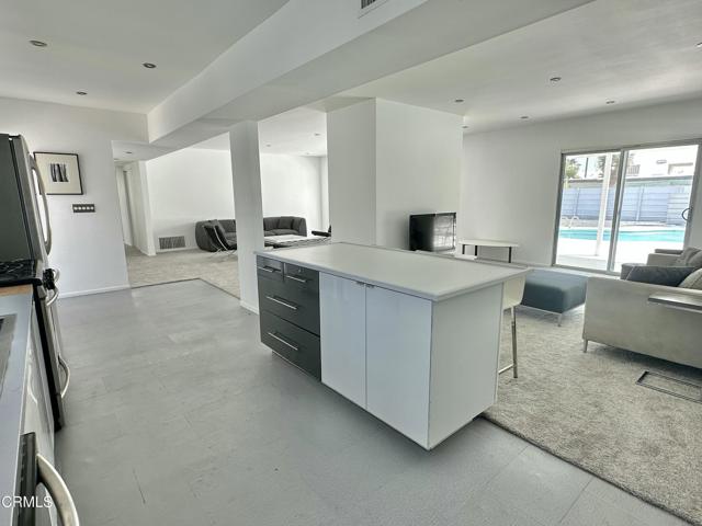 Detail Gallery Image 12 of 23 For 422 N Farrell Dr, Palm Springs,  CA 92262 - 3 Beds | 2/1 Baths