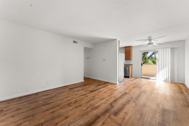 506 Calle Montecito, Oceanside CA: https://media.crmls.org/mediaz/0926cee5-e879-4421-804f-3690a57de051.jpg