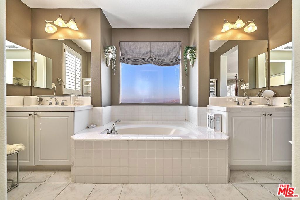 MLS #25475643 image #17