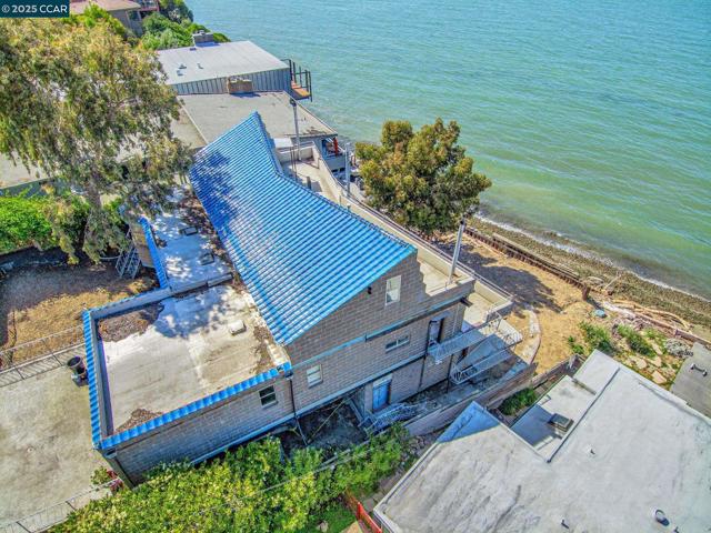 841 Ocean Ave, Richmond CA: https://media.crmls.org/mediaz/0927af83-ab29-4eb7-8dc0-539913c00a63.jpg