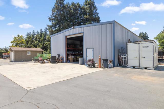 7096 Holsclaw Road, Gilroy CA: https://media.crmls.org/mediaz/0927b0a8-c21f-409c-9c3a-edd486dd0652.jpg