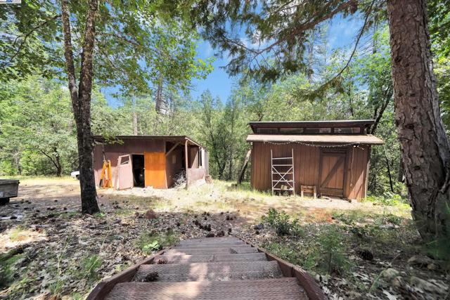 13567 Raccoon Mountain Rd, Grass Valley CA: https://media.crmls.org/mediaz/0927d60d-3691-4aff-aef3-1e86d1e0a61e.jpg