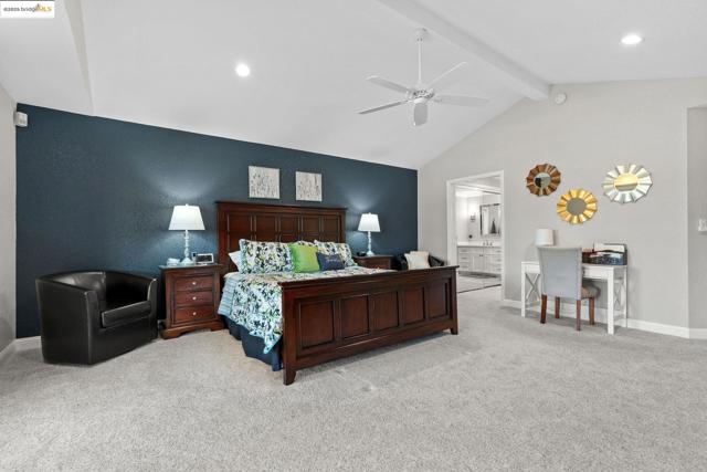 5521 Lanai Ct, Discovery Bay CA: https://media.crmls.org/mediaz/092802b5-44d3-45fb-b137-3a1d9ffb83a0.jpg