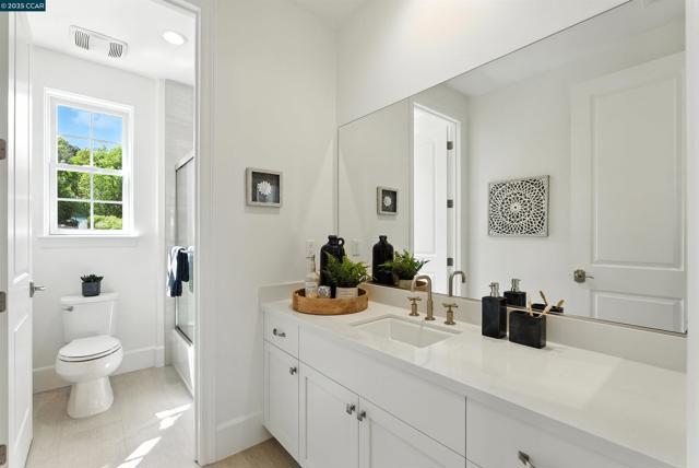 22 W Hill Way, Orinda CA: https://media.crmls.org/mediaz/092862be-7b11-4c86-8ea6-a5c9e3372657.jpg
