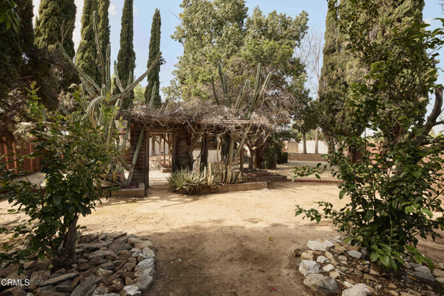 6900 Lurline Avenue, Los Angeles CA: https://media.crmls.org/mediaz/0928aba9-7459-4ee6-979e-bf35ad1456c3.jpg