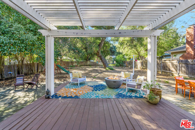 1514 Willow Drive, Topanga CA: https://media.crmls.org/mediaz/0928bb10-3b00-45c8-8153-46fe786ef591.jpg