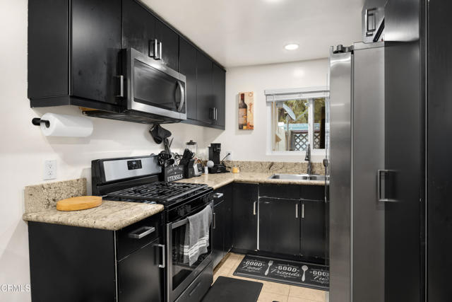 Detail Gallery Image 8 of 17 For 3902 Bresee Ave #1,  Baldwin Park,  CA 91706 - 2 Beds | 1/1 Baths