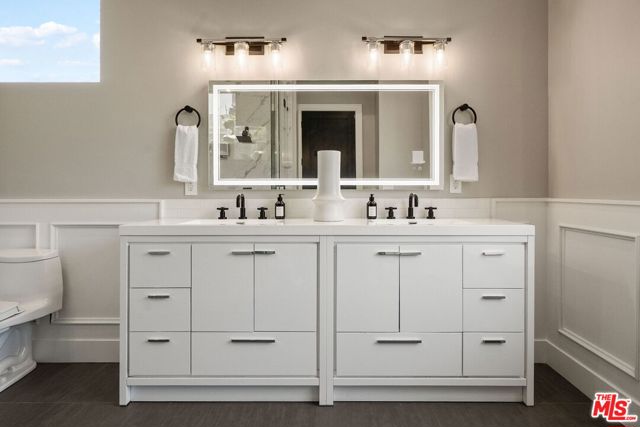 18057 Valley Vista Boulevard, Encino CA: https://media.crmls.org/mediaz/09298303-aec2-485c-83c5-35a0e46cb60b.jpg