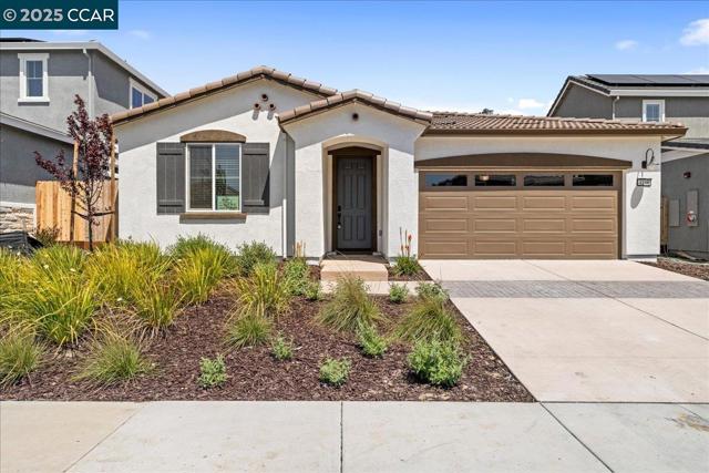 4207 Markovich Ct, Richmond CA: https://media.crmls.org/mediaz/0929aaa3-a2ca-4f9b-80c7-cdccae36a6b5.jpg