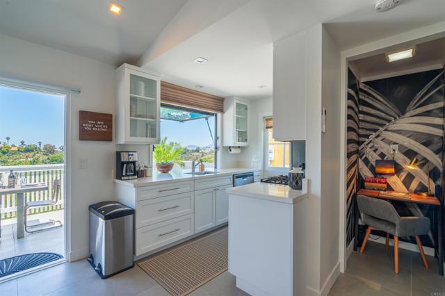 3554 56 Sydney Place, San Diego CA: https://media.crmls.org/mediaz/092a8849-b491-4e38-a421-bfee025692bb.jpg