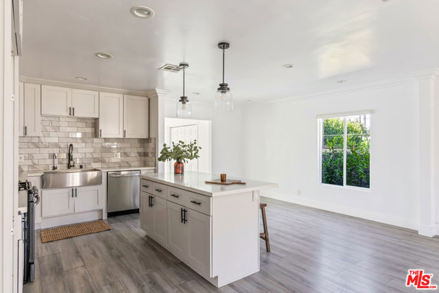3921 S Victoria Avenue, Los Angeles CA: https://media.crmls.org/mediaz/092ab026-0580-4b26-9d52-c015bdae5a19.jpg