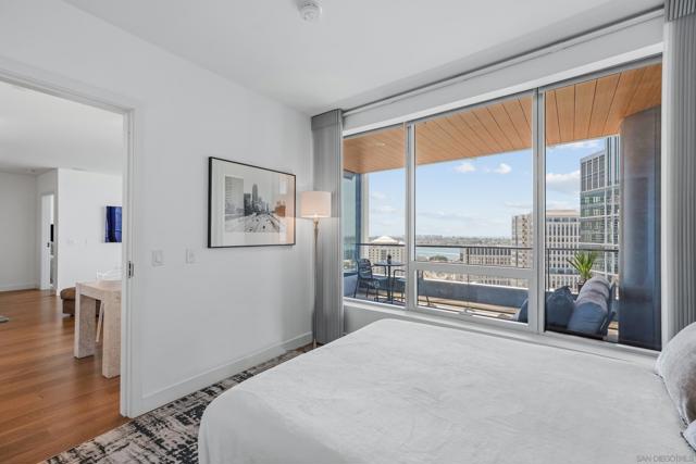 888 W E Street, San Diego CA: https://media.crmls.org/mediaz/092ae956-309f-4fb7-97c0-0833e48c0a94.jpg