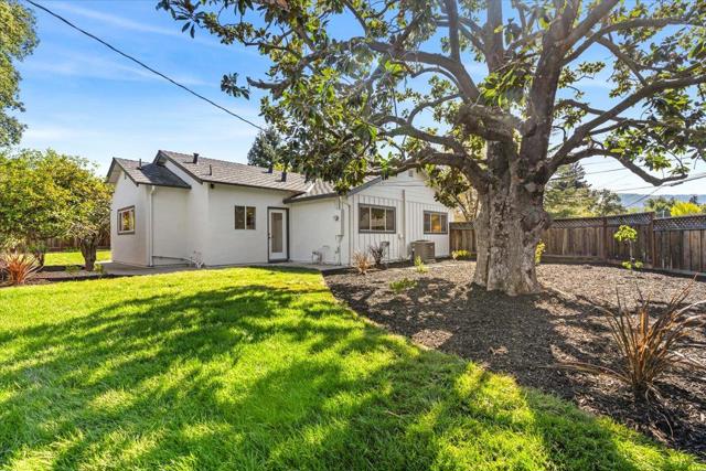 15640 Gardenia Way, Los Gatos CA: https://media.crmls.org/mediaz/092b3d68-ca5a-47e7-a677-e6fc3a0a6ba5.jpg