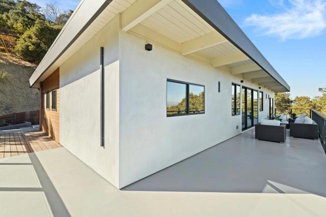 760 Loma Court, Redwood City CA: https://media.crmls.org/mediaz/092bd388-1534-4936-af77-de58c471c908.jpg