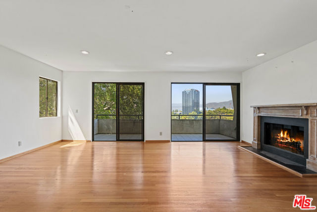3740 Multiview Drive, Los Angeles CA: https://media.crmls.org/mediaz/092c115a-b10a-40eb-bfb6-42c8f0a4b468.jpg