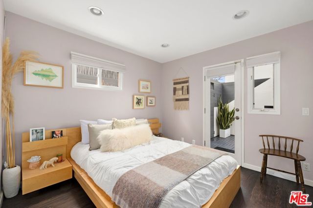 505 Pier Avenue, Santa Monica CA: https://media.crmls.org/mediaz/092c2094-277a-4dd1-b2d0-80b882f7ea42.jpg