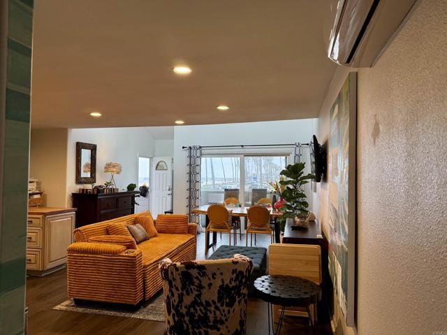 Detail Gallery Image 3 of 10 For Address Is Not Disclosed,  Oceanside,  CA 92054 - 1 Beds | 1 Baths