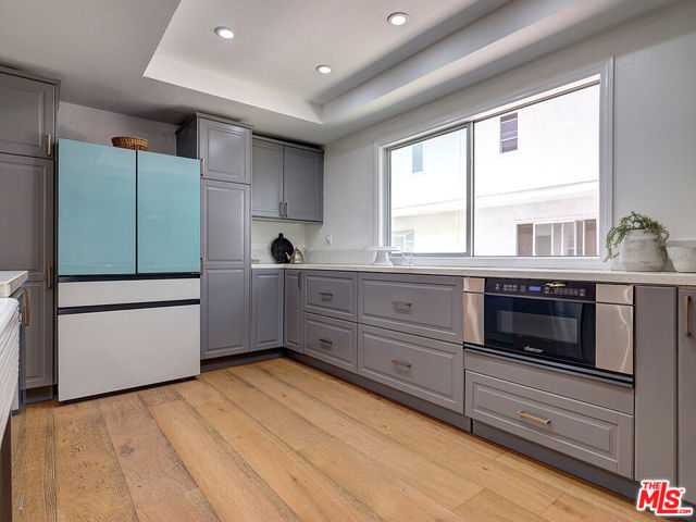 4776 La Villa Marina, Marina del Rey CA: https://media.crmls.org/mediaz/092c9d11-195f-4678-aa36-a69be5d6613f.jpg