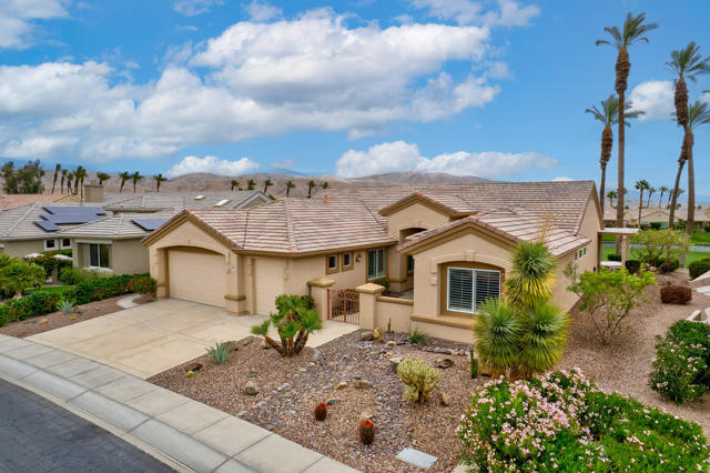 35232 Moorbrook Road, Palm Desert CA: https://media.crmls.org/mediaz/092cdcf4-86b9-4115-9057-2197496dfbd6.jpg