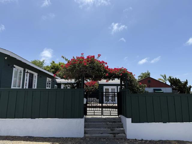 4007 Manzanita Drive, San Diego CA: https://media.crmls.org/mediaz/092d0708-51b2-47a5-9d07-f2c0c0ebf326.jpg