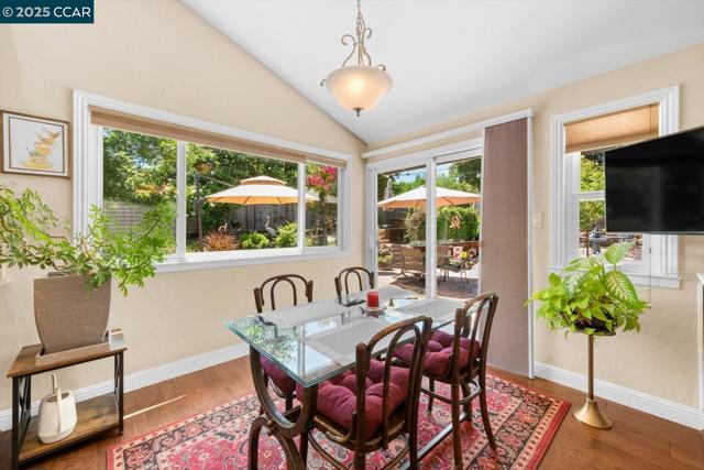 3121 Del Oceano Dr, Lafayette CA: https://media.crmls.org/mediaz/092d3c7f-fe90-4678-bc3f-a93592882cae.jpg