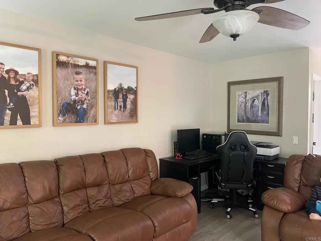 https://media.crmls.org/mediaz/092d62db-121a-4021-9193-cc93b34022b0.jpg?preset=X-Large