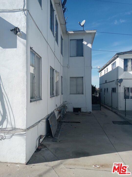 7208 S La Cienega Boulevard, Inglewood CA: https://media.crmls.org/mediaz/092d7f7b-e2fc-404f-988f-7ea95003179d.jpg