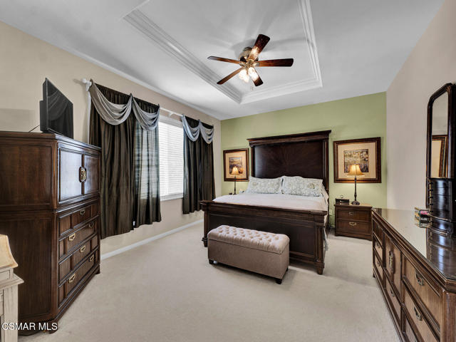 331 Briar Bluff Circle, Thousand Oaks CA: https://media.crmls.org/mediaz/092da58b-ce90-4df1-a387-495abc47b532.jpg